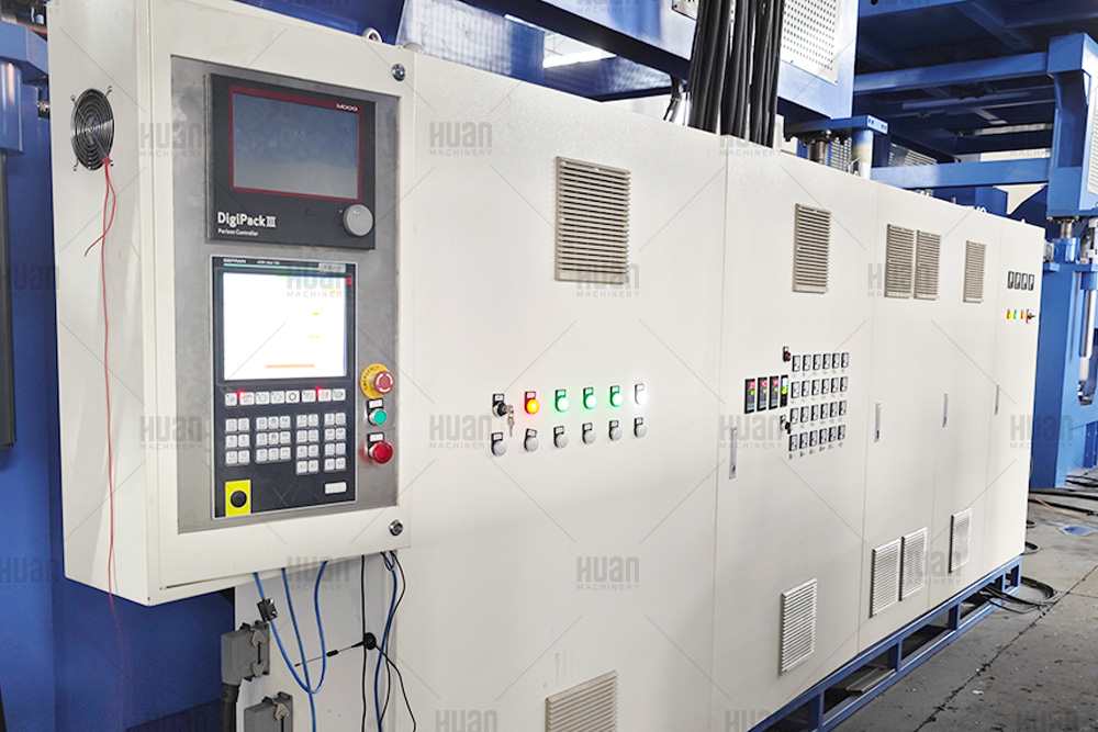 Máquina de moldeo por soplado y extrusión de contenedores de HDPE con tanque IBC de 3 capas