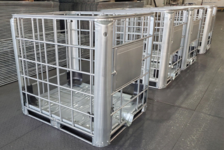 Jaula de estructura metálica EROUCUBE para tanque IBC con varilla de elevación