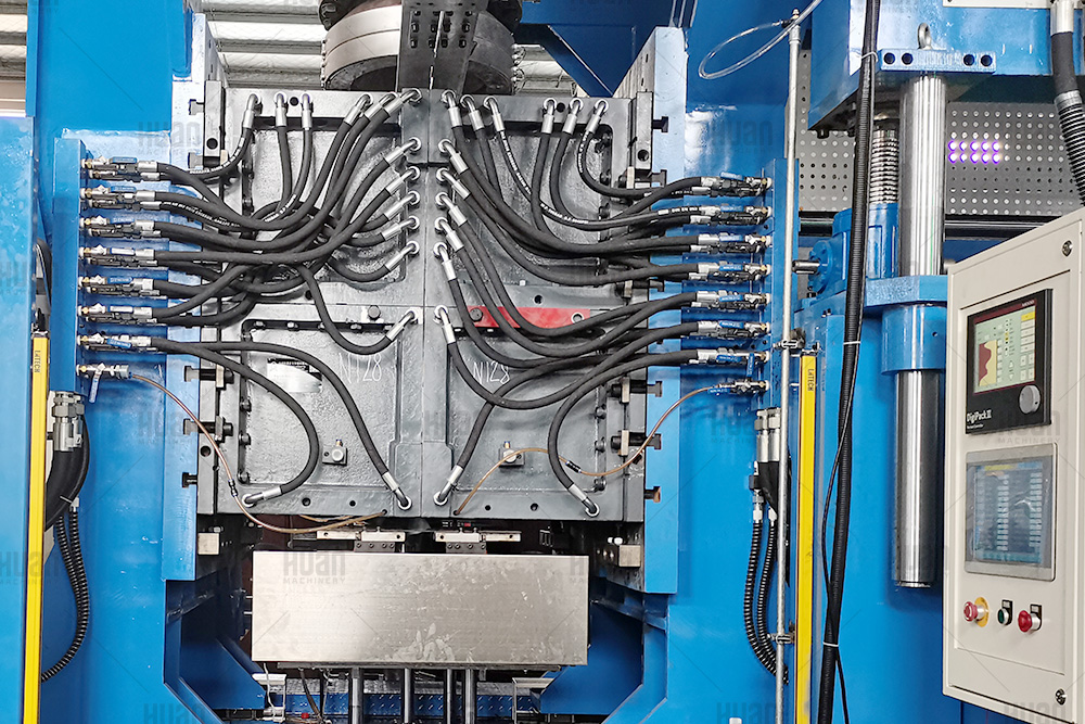 Máquina de moldeo por soplado y extrusión de contenedores de HDPE con tanque IBC de 3 capas