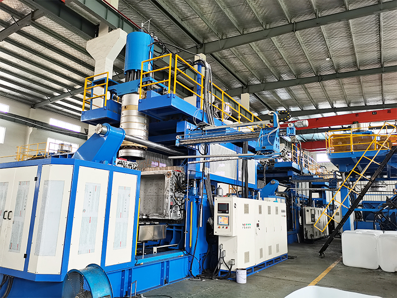 Desde el diseño hasta la entrega: mantener la máxima calidad con el moldeo por soplado de tanques IBC