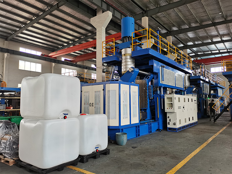 Reducción de costos, no de esquinas: ofertas de máquinas de moldeo por soplado de tanques IBC