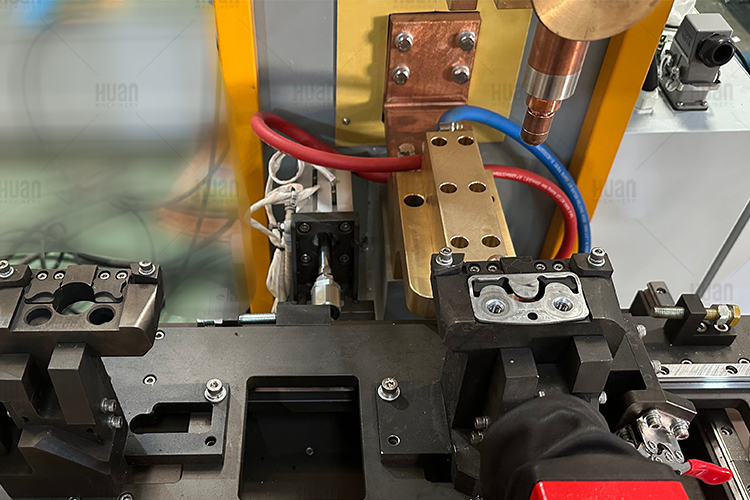 Sistema de soldadura de autopartes con función trace.