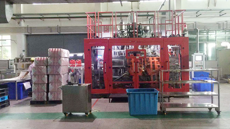 Análisis y Solución de Electricidad Estática en Producción de Moldeo por Soplado
