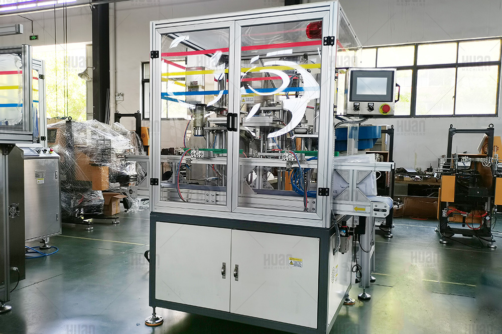 Máquina de tornillo de tapado de seguimiento completamente automático de China para tapas de plástico pp pe pvc tapas de tambor bidón tapa de tarro de hdpe