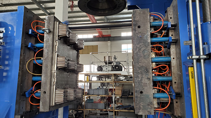 Material para el molde de la máquina de moldeo por extrusión y soplado